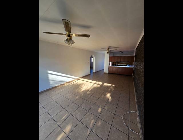2 BEDROOM FLAT TO LET IN VEREENIGING CENTRAL